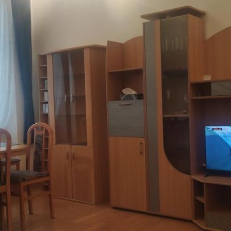 2-Room Appartment Near Westbahnhof Bécs Kültér fotó
