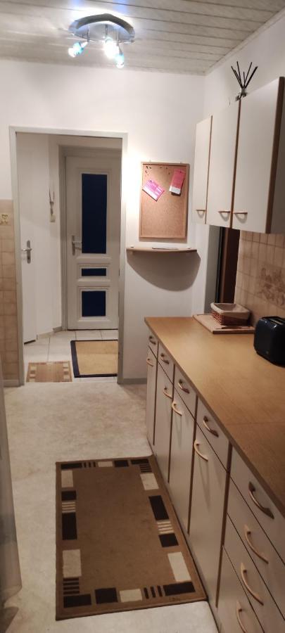 2-Room Appartment Near Westbahnhof Bécs Kültér fotó