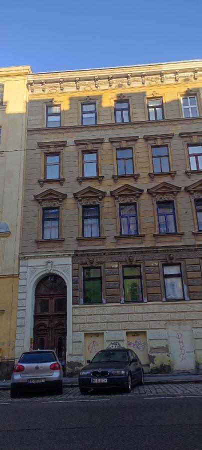 2-Room Appartment Near Westbahnhof Bécs Kültér fotó